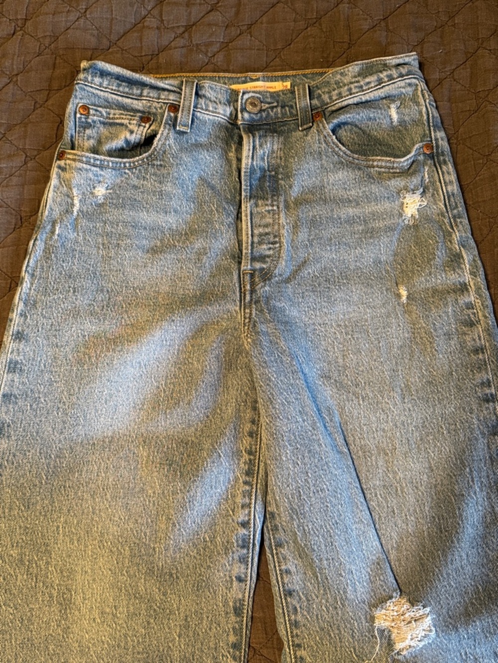 Classic Light Blue Distressed Levi’s Ribcage Straight Ankle Jeans